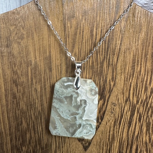 Moss Agate Pendant Necklace on Silver Copper Chain - Picture 4 of 11